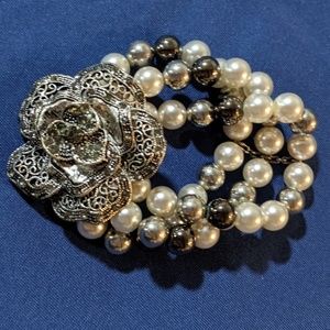 Rose gunmetal bracelet - faux pearls